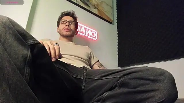 LucianSinclair online show from November 25, 3:39 am