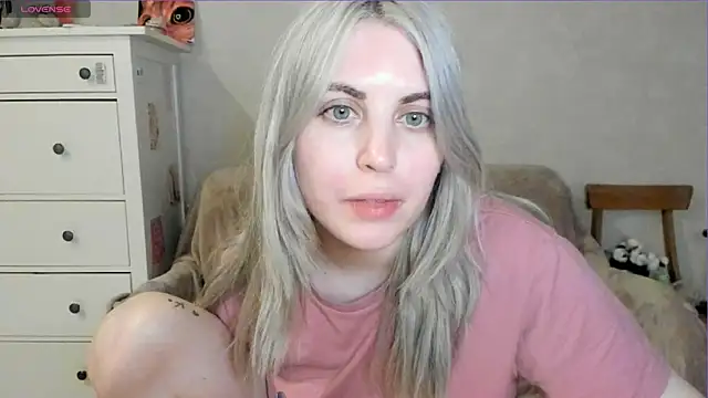Snapshot of pawpaws chatting on April 25, 9:45 am pawpaws online show from April 25, 9:45 am