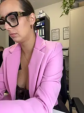 Hii Lolla online show from November 4, 7:07 am