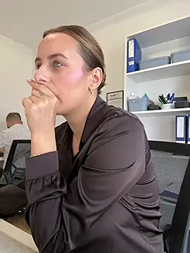 Hii Lolla online show from April 20, 7:00 am