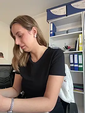 Hii Lolla online show from April 29, 5:44 am