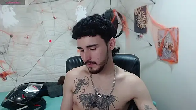 Snapshot of DmitriSanders chatting on December 3, 12:35 am DmitriSanders online show from December 3, 12:35 am