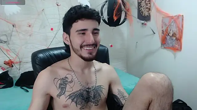 Snapshot of DmitriSanders chatting on December 3, 3:41 am DmitriSanders online show from December 3, 3:41 am