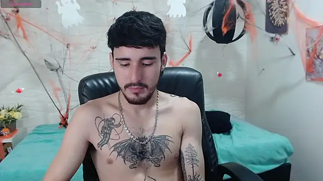 Snapshot of DmitriSanders chatting on December 5, 1:47 am DmitriSanders online show from December 5, 1:47 am