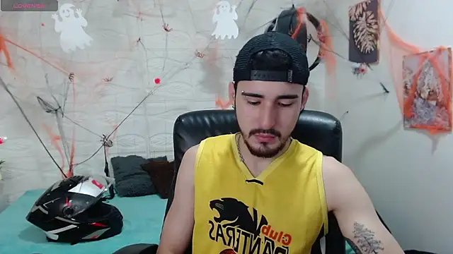 Snapshot of DmitriSanders chatting on December 5, 9:39 pm DmitriSanders online show from December 5, 9:39 pm