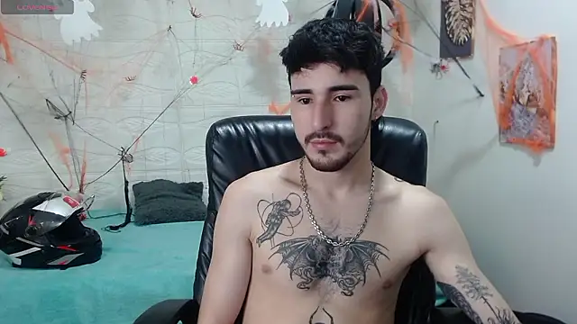 Snapshot of DmitriSanders chatting on December 7, 12:30 am DmitriSanders online show from December 7, 12:30 am