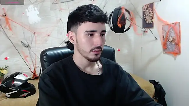 Snapshot of DmitriSanders chatting on December 9, 9:16 pm DmitriSanders online show from December 9, 9:16 pm