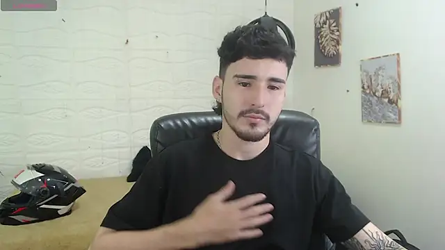 Snapshot of DmitriSanders chatting on December 12, 8:53 pm DmitriSanders online show from December 12, 8:53 pm