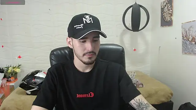 Snapshot of DmitriSanders chatting on December 13, 10:13 pm DmitriSanders online show from December 13, 10:13 pm