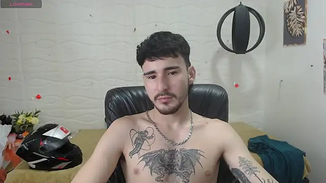 Snapshot of DmitriSanders chatting on December 14, 3:25 pm DmitriSanders online show from December 14, 3:25 pm