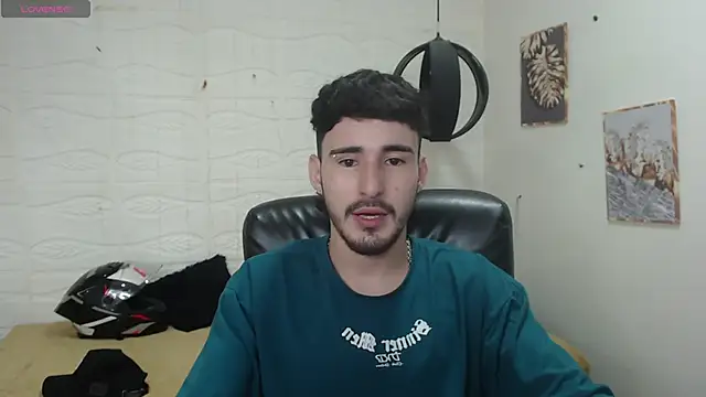 Snapshot of DmitriSanders chatting on December 14, 7:03 pm DmitriSanders online show from December 14, 7:03 pm