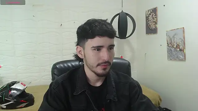 Snapshot of DmitriSanders chatting on December 15, 12:28 pm DmitriSanders online show from December 15, 12:28 pm