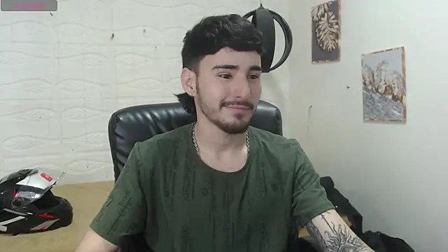 Snapshot of DmitriSanders chatting on December 17, 2:55 pm DmitriSanders online show from December 17, 2:55 pm