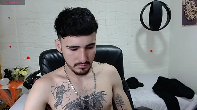 Snapshot of DmitriSanders chatting on December 20, 1:03 am DmitriSanders online show from December 20, 1:03 am