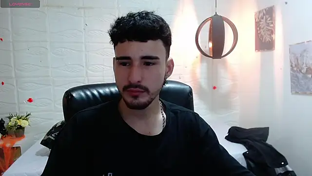 Snapshot of DmitriSanders chatting on December 21, 9:15 pm DmitriSanders online show from December 21, 9:15 pm