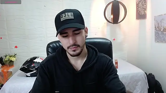 Snapshot of DmitriSanders chatting on December 23, 8:36 pm DmitriSanders online show from December 23, 8:36 pm