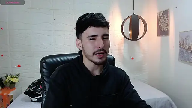 Snapshot of DmitriSanders chatting on December 24, 2:43 am DmitriSanders online show from December 24, 2:43 am