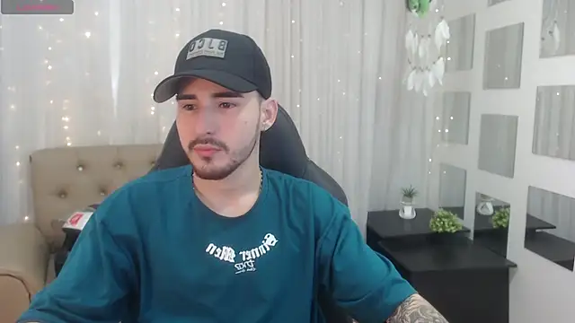 Snapshot of DmitriSanders chatting on December 24, 12:55 pm DmitriSanders online show from December 24, 12:55 pm