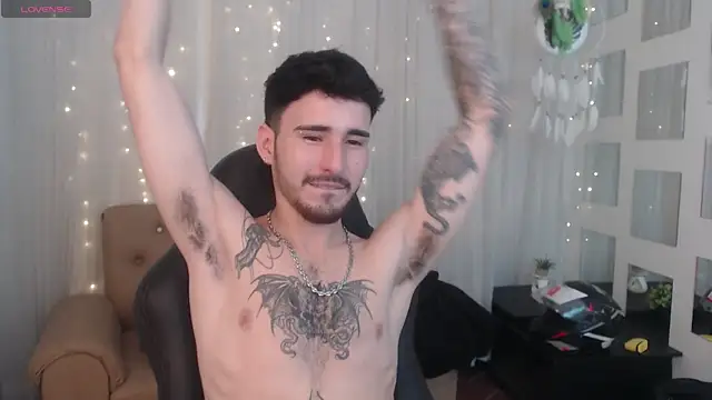 Snapshot of DmitriSanders chatting on December 26, 11:24 pm DmitriSanders online show from December 26, 11:24 pm