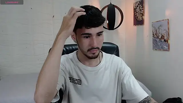 Snapshot of DmitriSanders chatting on December 28, 12:36 am DmitriSanders online show from December 28, 12:36 am