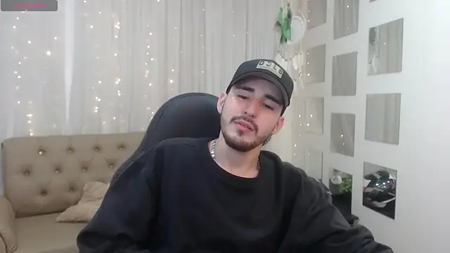 Snapshot of DmitriSanders chatting on December 29, 3:35 pm DmitriSanders online show from December 29, 3:35 pm