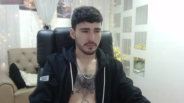 Snapshot of DmitriSanders chatting on January 4, 6:51 pm DmitriSanders online show from January 4, 6:51 pm