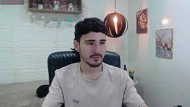 Snapshot of DmitriSanders chatting on January 6, 8:39 pm DmitriSanders online show from January 6, 8:39 pm