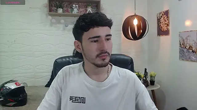 Snapshot of DmitriSanders chatting on January 7, 10:19 pm DmitriSanders online show from January 7, 10:19 pm