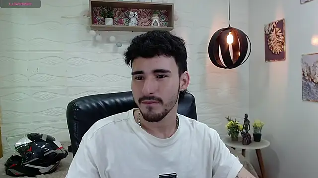 Snapshot of DmitriSanders chatting on January 9, 2:33 am DmitriSanders online show from January 9, 2:33 am