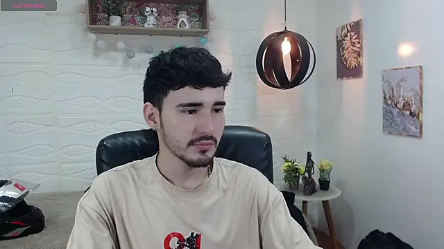 Snapshot of DmitriSanders chatting on January 9, 8:22 pm DmitriSanders online show from January 9, 8:22 pm