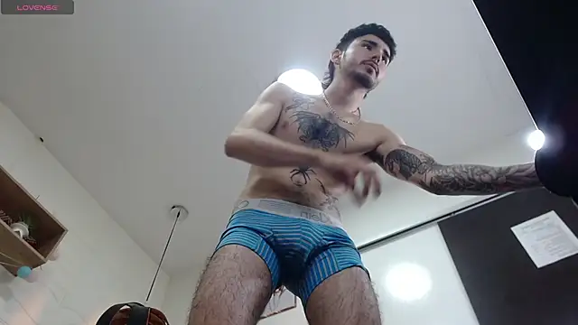 Snapshot of DmitriSanders chatting on January 9, 11:24 pm DmitriSanders online show from January 9, 11:24 pm