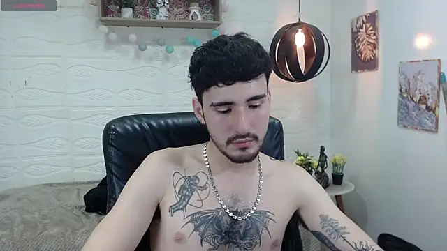 Snapshot of DmitriSanders chatting on January 10, 2:25 am DmitriSanders online show from January 10, 2:25 am