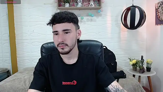 Snapshot of DmitriSanders chatting on January 13, 11:17 pm DmitriSanders online show from January 13, 11:17 pm