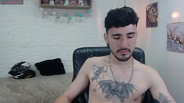 Snapshot of DmitriSanders chatting on January 14, 11:48 pm DmitriSanders online show from January 14, 11:48 pm