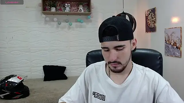 Snapshot of DmitriSanders chatting on January 17, 9:17 pm DmitriSanders online show from January 17, 9:17 pm