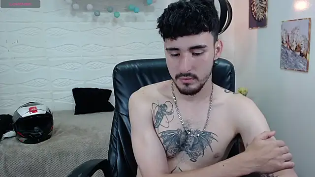 Snapshot of DmitriSanders chatting on January 18, 12:46 am DmitriSanders online show from January 18, 12:46 am