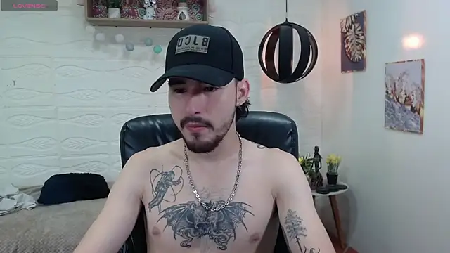 Snapshot of DmitriSanders chatting on January 18, 8:51 pm DmitriSanders online show from January 18, 8:51 pm