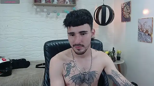 Snapshot of DmitriSanders chatting on January 20, 11:10 pm DmitriSanders online show from January 20, 11:10 pm