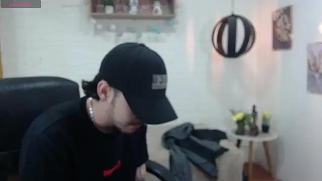 Snapshot of DmitriSanders chatting on January 21, 8:43 pm DmitriSanders online show from January 21, 8:43 pm