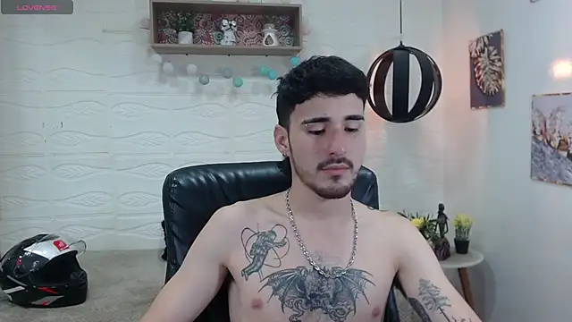 Snapshot of DmitriSanders chatting on January 21, 11:45 pm DmitriSanders online show from January 21, 11:45 pm