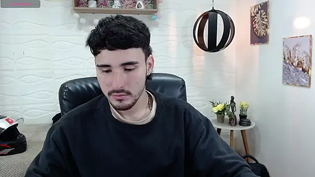 Snapshot of DmitriSanders chatting on January 24, 8:43 pm DmitriSanders online show from January 24, 8:43 pm