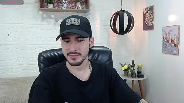 Snapshot of DmitriSanders chatting on January 25, 7:39 pm DmitriSanders online show from January 25, 7:39 pm