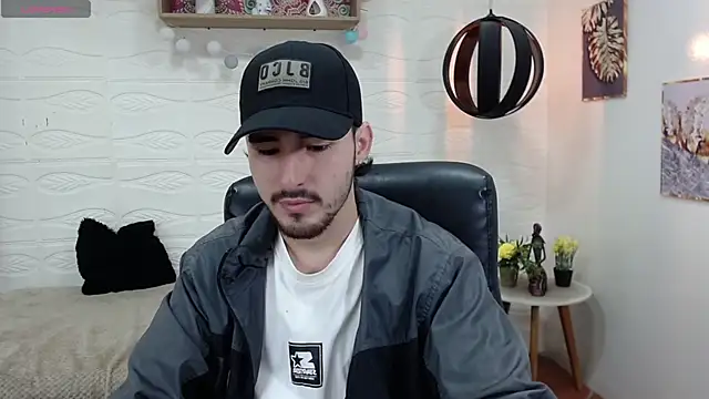 Snapshot of DmitriSanders chatting on January 27, 9:33 pm DmitriSanders online show from January 27, 9:33 pm