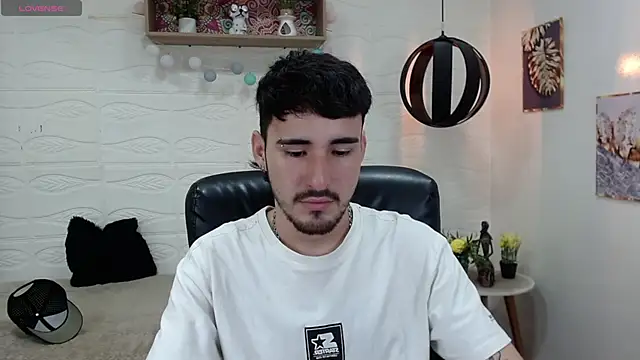 Snapshot of DmitriSanders chatting on January 28, 12:36 am DmitriSanders online show from January 28, 12:36 am