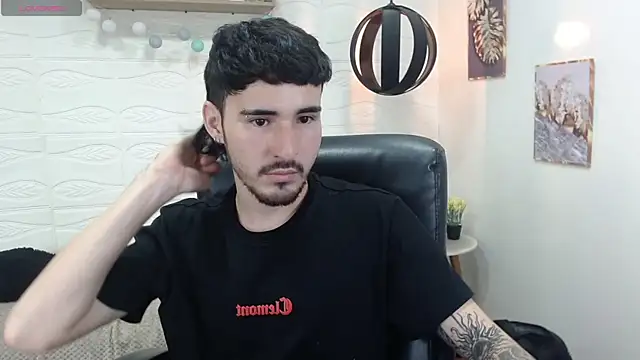 Snapshot of DmitriSanders chatting on January 29, 12:01 am DmitriSanders online show from January 29, 12:01 am