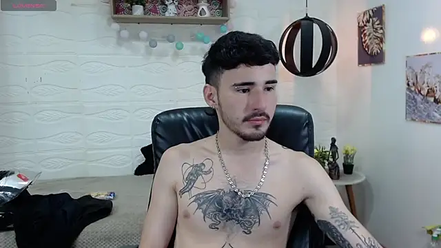 Snapshot of DmitriSanders chatting on February 5, 5:42 pm DmitriSanders online show from February 5, 5:42 pm