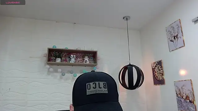 Snapshot of DmitriSanders chatting on February 7, 9:04 pm DmitriSanders online show from February 7, 9:04 pm