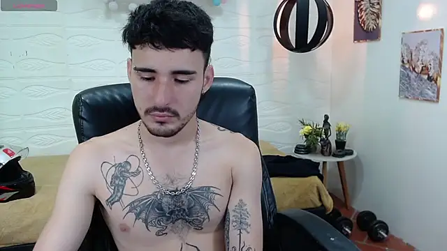 Snapshot of DmitriSanders chatting on February 8, 8:53 pm DmitriSanders online show from February 8, 8:53 pm