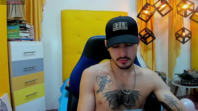 Snapshot of DmitriSanders chatting on February 16, 12:54 pm DmitriSanders online show from February 16, 12:54 pm