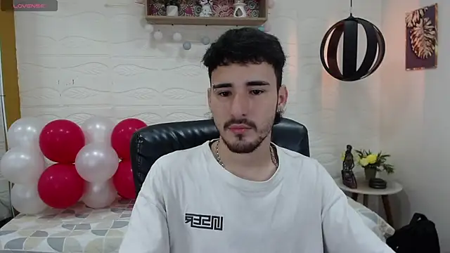 Snapshot of DmitriSanders chatting on February 18, 8:25 pm DmitriSanders online show from February 18, 8:25 pm